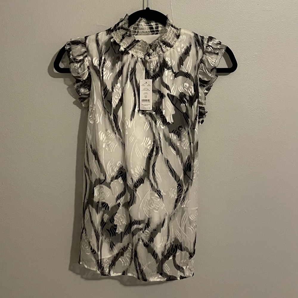 New With Tags! White and Black Sleeveless Top From White House Black Market
